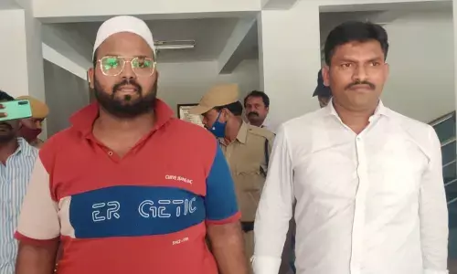 MIM corporator held for misbehaving with cops