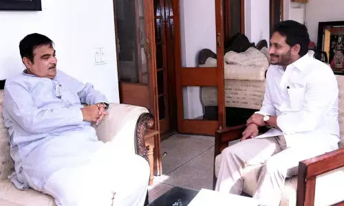 Chief Minister YS Jagan Mohan Reddy meeting Union transport minister Nitin Gadkari in New Delhi on Wednesday