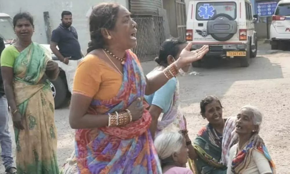 Two female labourers dead in an accident at Mandaripeta in Hanamkonda district
