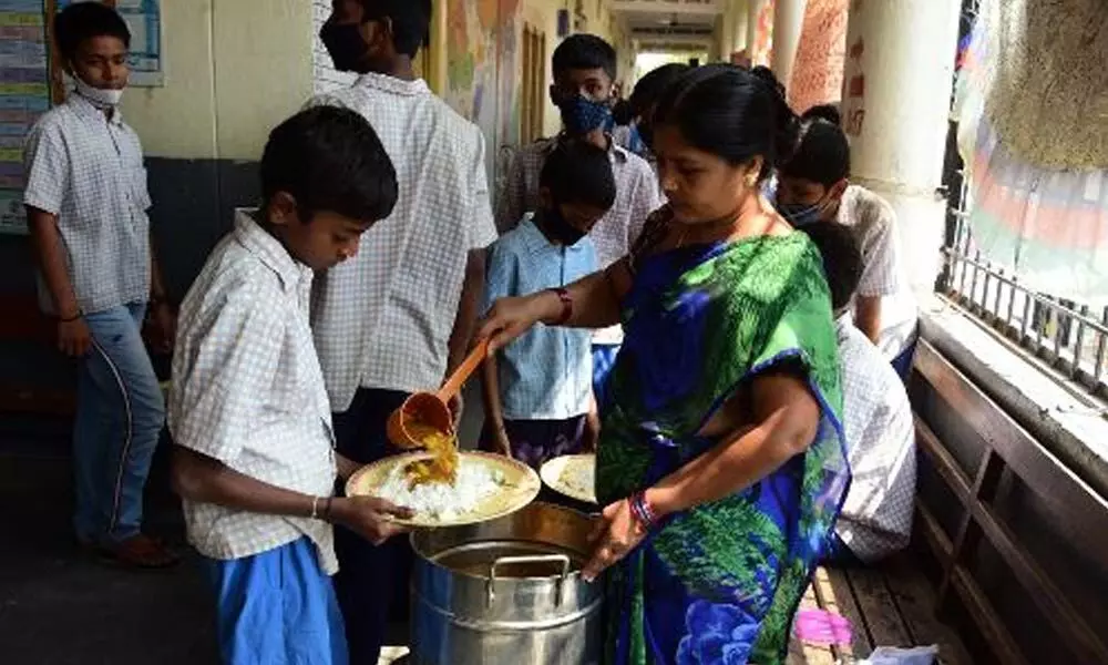 Poor quality rice, watery dal for govt school students