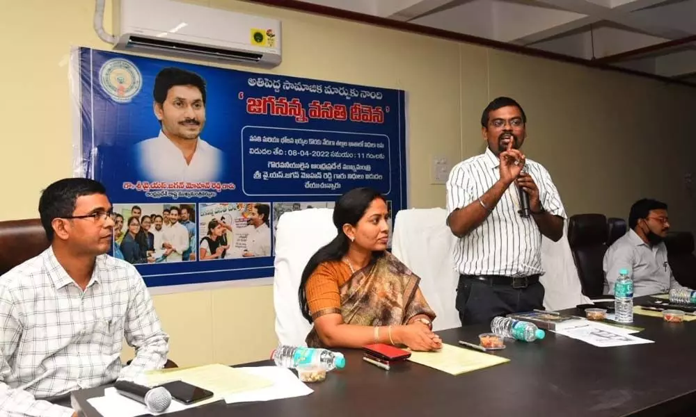 Joint Collector DK Balaji addressing Jagananna Vidya Deevena beneficiaries in Tirupati on Friday. Mayor Dr R Sirisha is also seen.