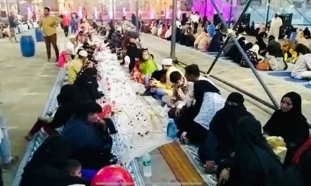 Mecca Masjid lacks Iftar arrangements