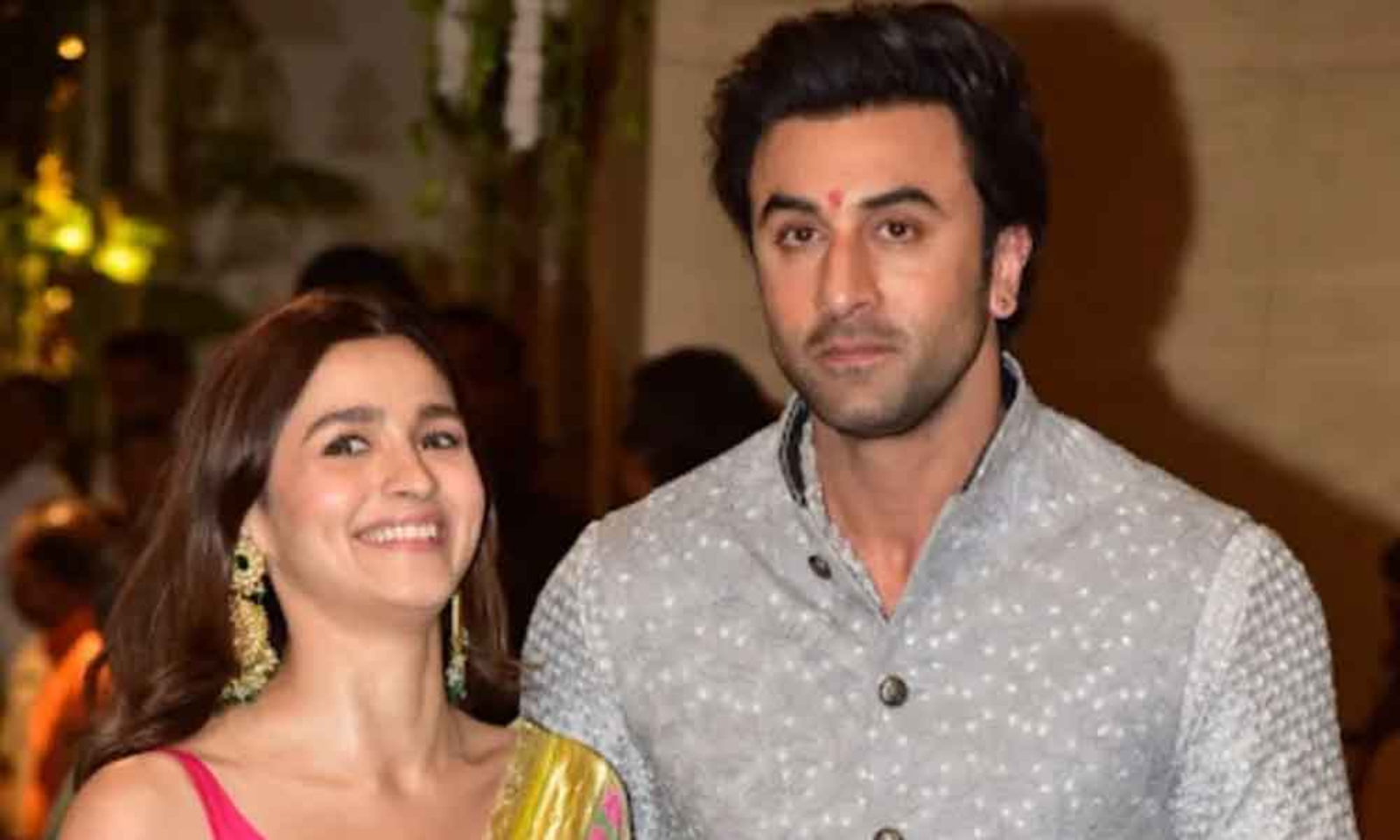 Alia Bhatt & Ranbir Kapoor ace couple dressing with their travel