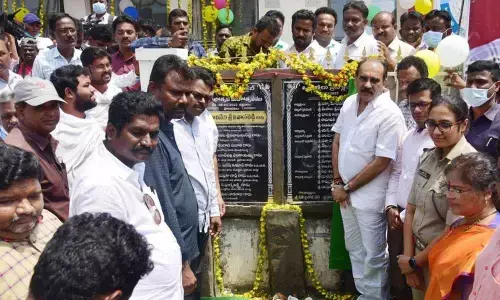 Minister Balineni Srinivasa Reddy, District Collector AS Dinesh Kumar, SP Malika Garg inaugurating Ongole Press Club on Friday