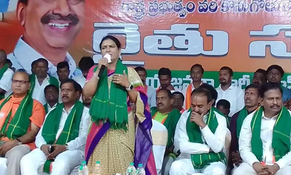 BJP State vice-president DK Aruna addressing BJP Kisan Morcha Rythu Sadassu in Mahabubnagr on Saturday