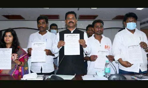 NTR district Collector S Dilli Rao, Joint Collector Srivas Nupur, DRO K Mohan Kumar, SFI district president M Someswara Rao, secretary Ch Venkateswara Rao and city SFI leader Bhargav releasing JEE Mains model test papers in Vijayawada on Monday