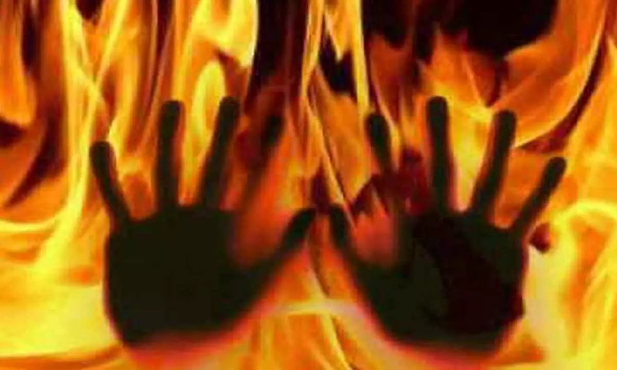 Wife sets alcohol-addicted husband on fire in Prakasam district