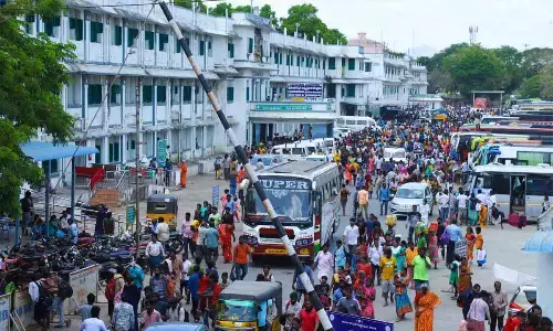 Big rush at token counter leaves many pilgrims hurt