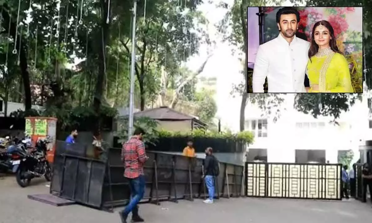 Barricades set up outside Ranbir Kapoors Juhu residence ahead of rumoured wedding with Alia Bhatt