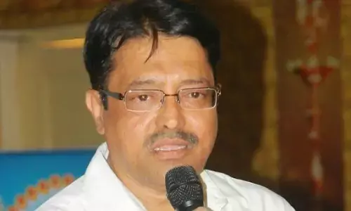 Police Stop BJP leader Kapilavayu Dileep Kumar to enter the Yadadri