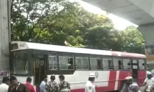 Hyderabad:  RTC Bus Hits Metro Pillar at Malakpet