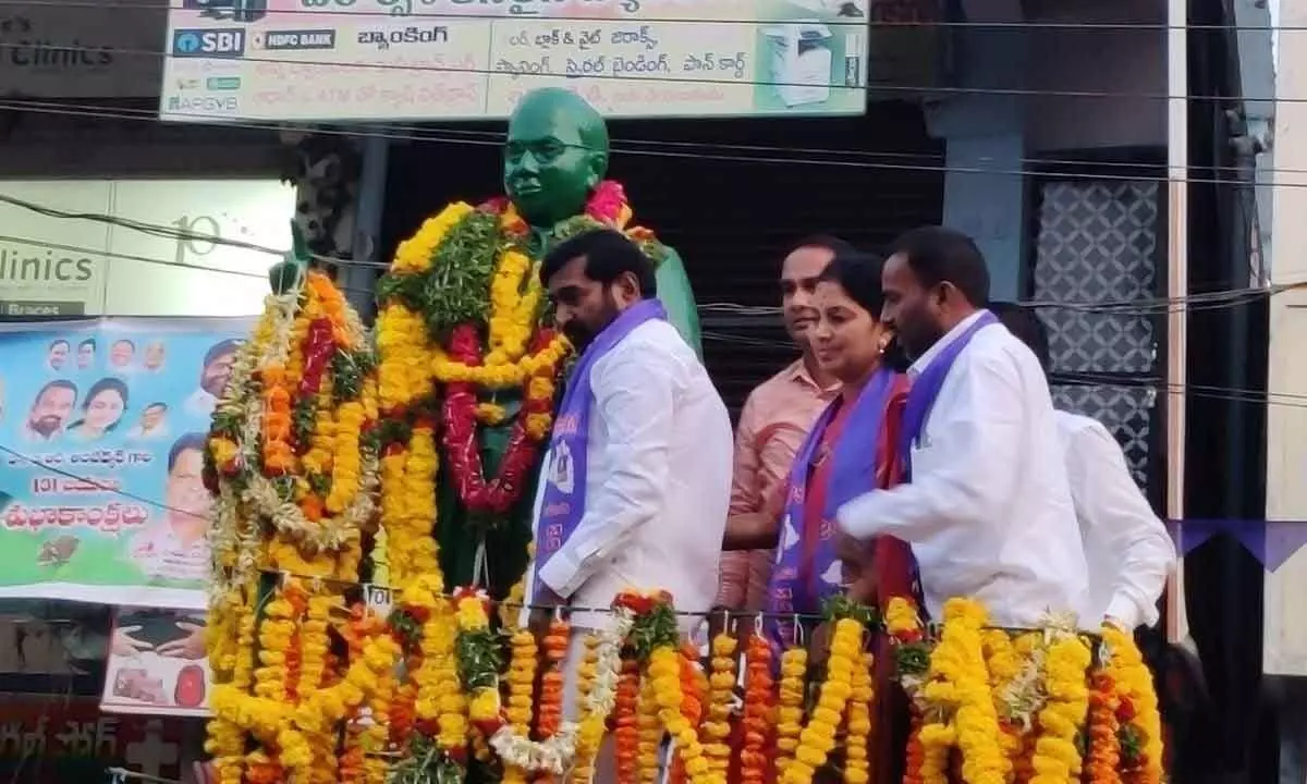 Minister Jagadish Reddy unveiling the statue of Dr Ambedkar in Aler on Thursday