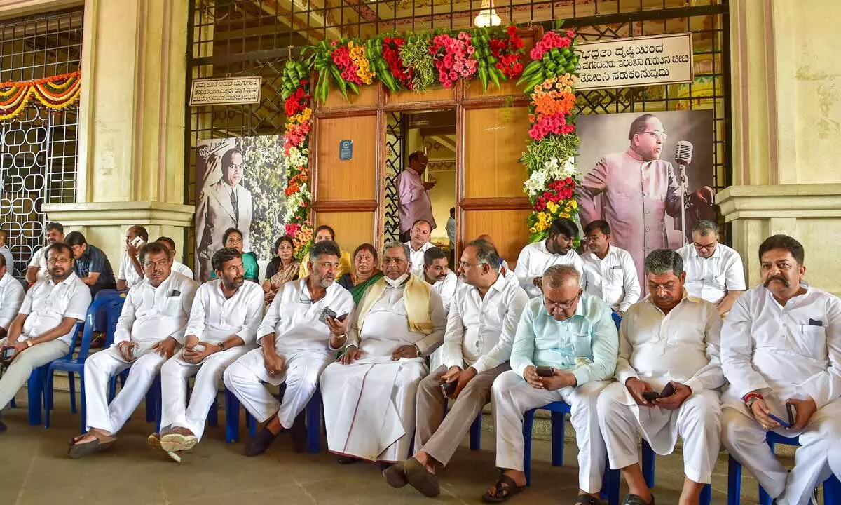 KPCC president D.K. Shivakumar and Opposition leader in Assembly Siddaramaiah with party MLAs stage a dharna at Vidhana Soudha in Bengaluru on Friday demanding the removal and arrest of Rural Development and Panchayat Raj Minister K.S. Eshwarappa for his alleged complicity in the death of a contractor by suicide
