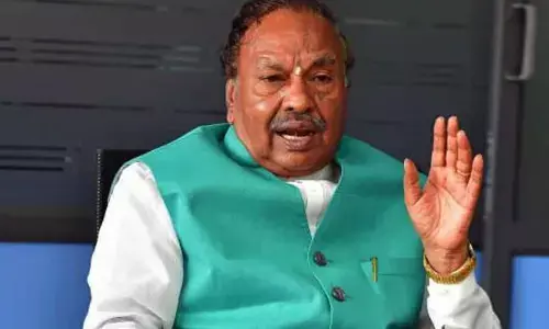 Drama marks Eshwarappas slow journey to Bengaluru