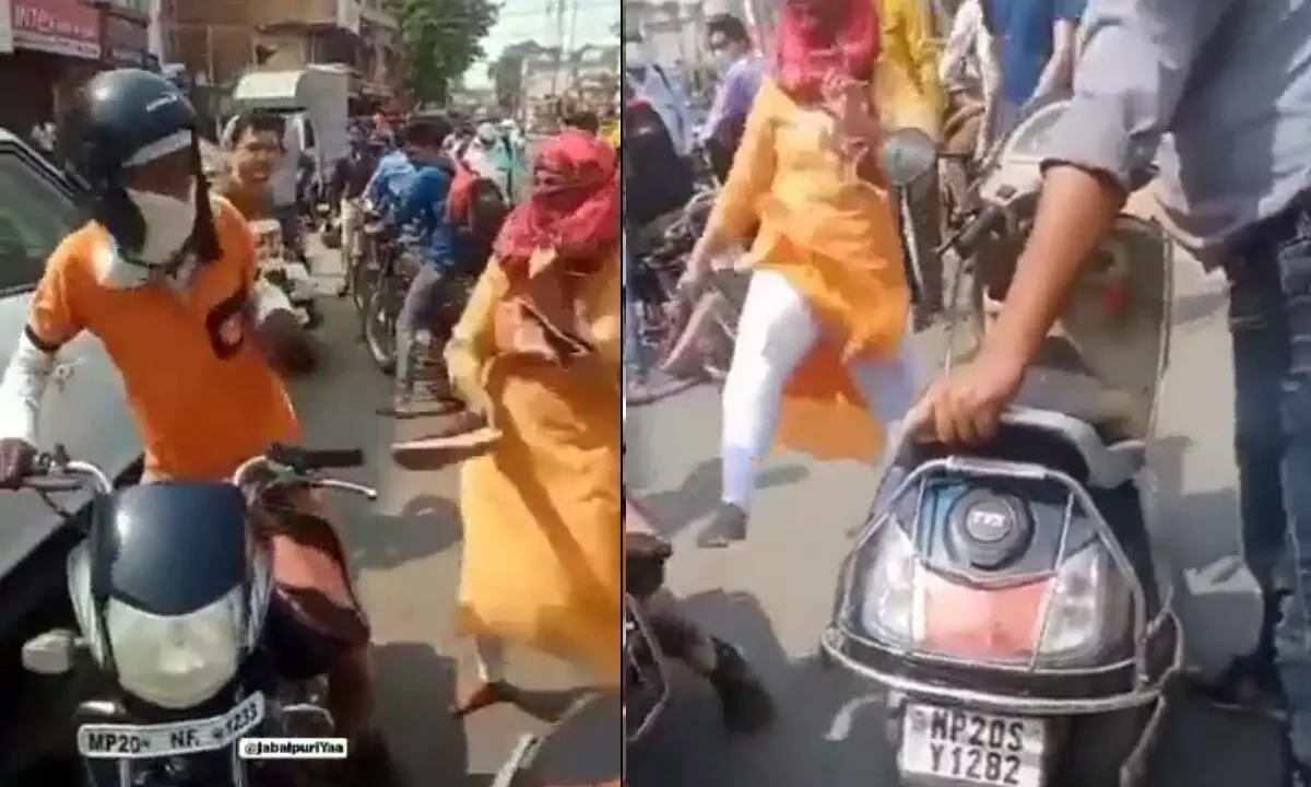Woman beats up delivery boy in Madhya Pradeshs Jabalpur
