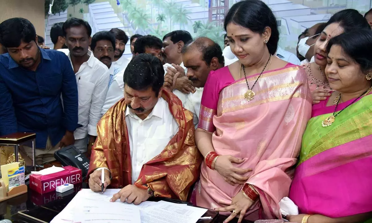 Jogi Ramesh  taking charge as minister for housing at the Secretariat in Velagapudi on Saturday