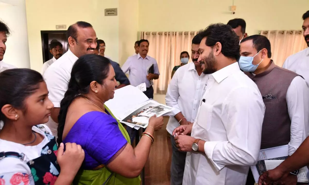 Yogi Vemana University Vice Chancellor Prof M Suryakalavathi showing building model of Dr YSR Architecture & Fine Arts University to Chief Minister Y S Jagan Mohan Reddy during his visit to YSR district on Saturday.