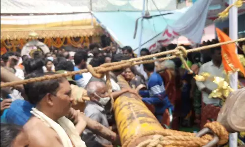 The collapsed dwajasthambam