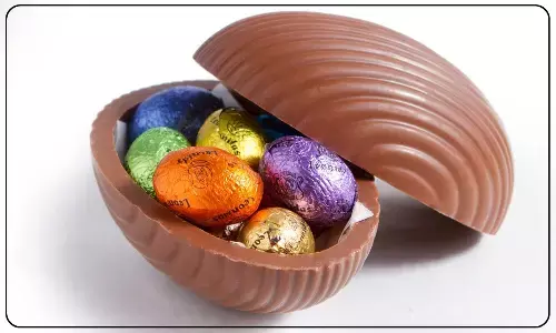 Making chocolate eggs is so much fun.