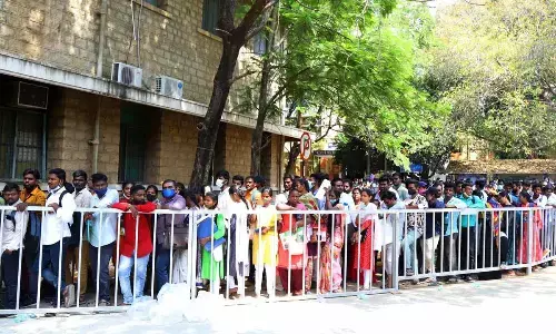 Job aspirants stand in queue to attend the job mela organised by YSRCP at SV University in Tirupati on Saturday