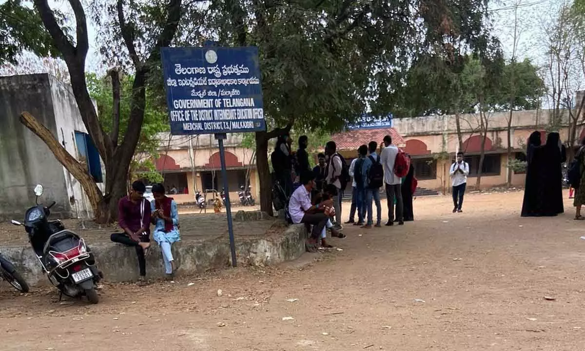 Students decry scant facilities at Govt Junior College, Neredmet