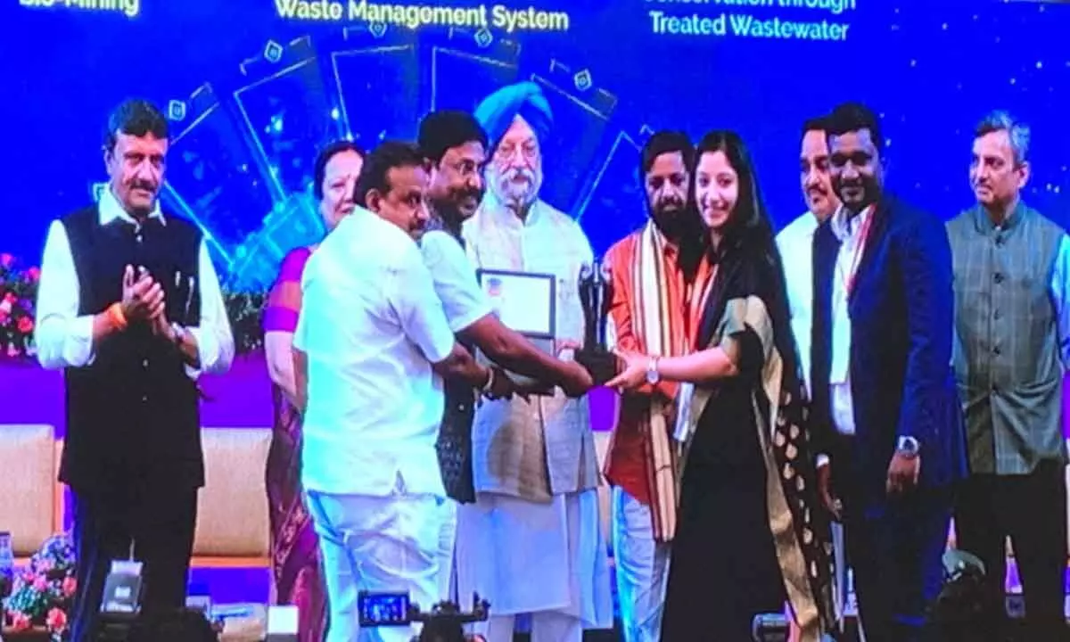 Municipal Administration Minister Audimulapu Suresh, MCT Commissioner Anupama Anjali and Deputy Mayor Mudra Narayana receiving awards from Union Minister for Housing and Urban Development Hardeep Singh Puri at a function organised in Surat in Gurjarat on Monday.