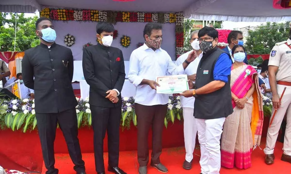 oads and Buildings Minister Vemula Prashant Reddy presenting a certificate of appreciation to industrialists who provided financial assistance for free coaching centre in Nizamabad on Wednesday