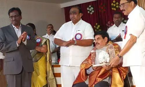 KITS chairman Capt V Lakshmi Kantha Rao felicitating JNTU Vice Chancellor Dr Katta Narasimha Reddy at KITS Singapur in Karimnagar district on Wednesday