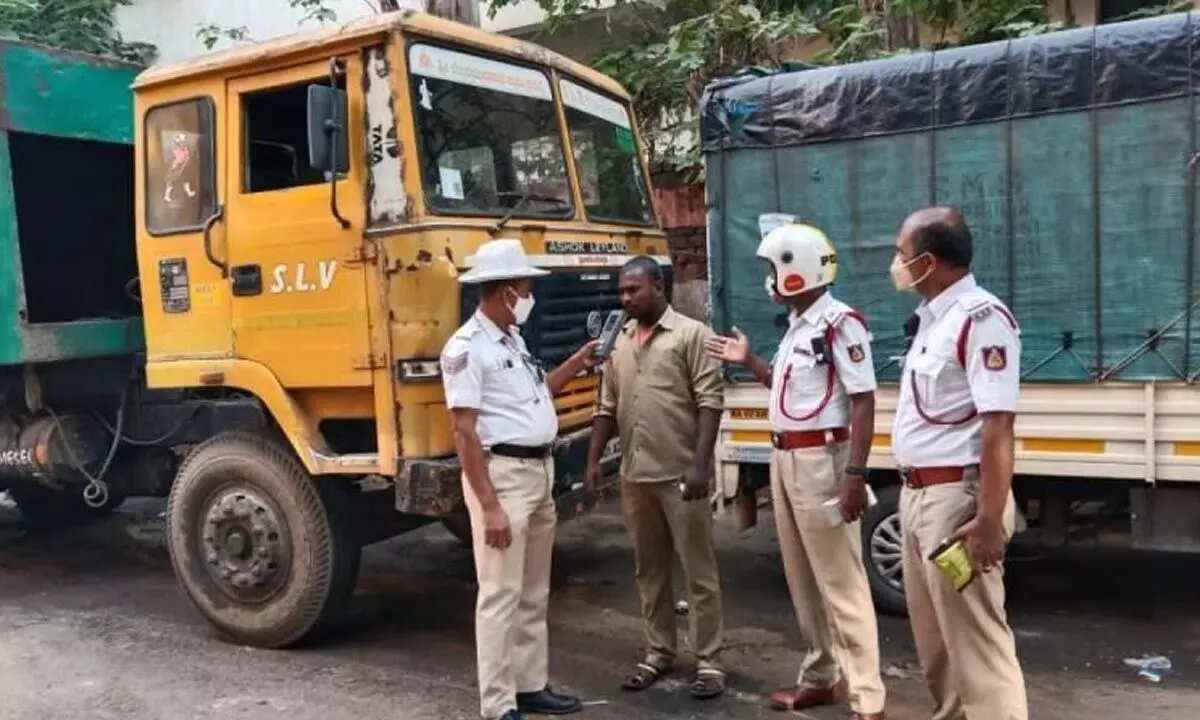 463 garbage trucks penalised for violating traffic rules