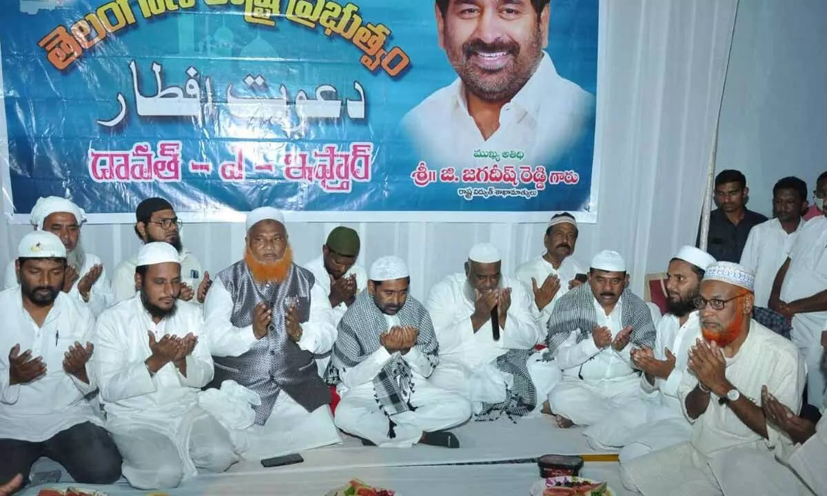 Minister Jagadish Reddy offering prayers during the Iftar party held in Suryapet on Thursday