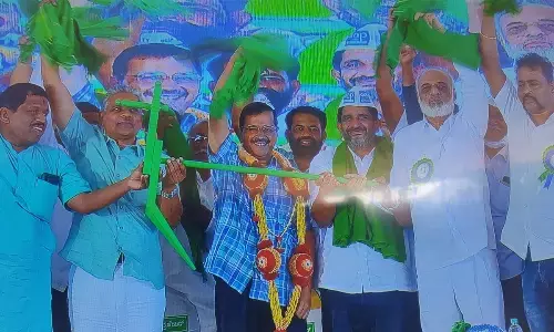 Kejriwal sounds AAP bugle in Karnataka, seeks vote for honest govt