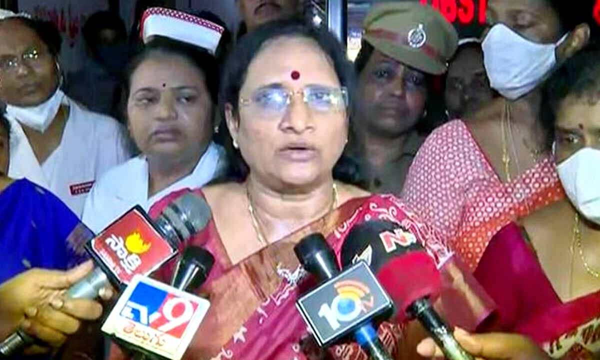 Vijayawada Rape case: Tension erupts at govt. hospital as TDP and YSRCP ...