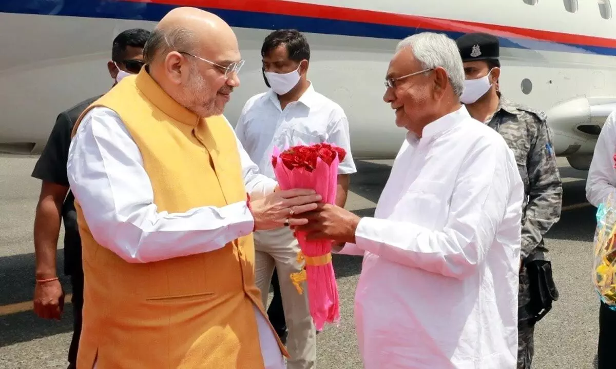 Amit Shah meets Nitish Kumar at Patna airport