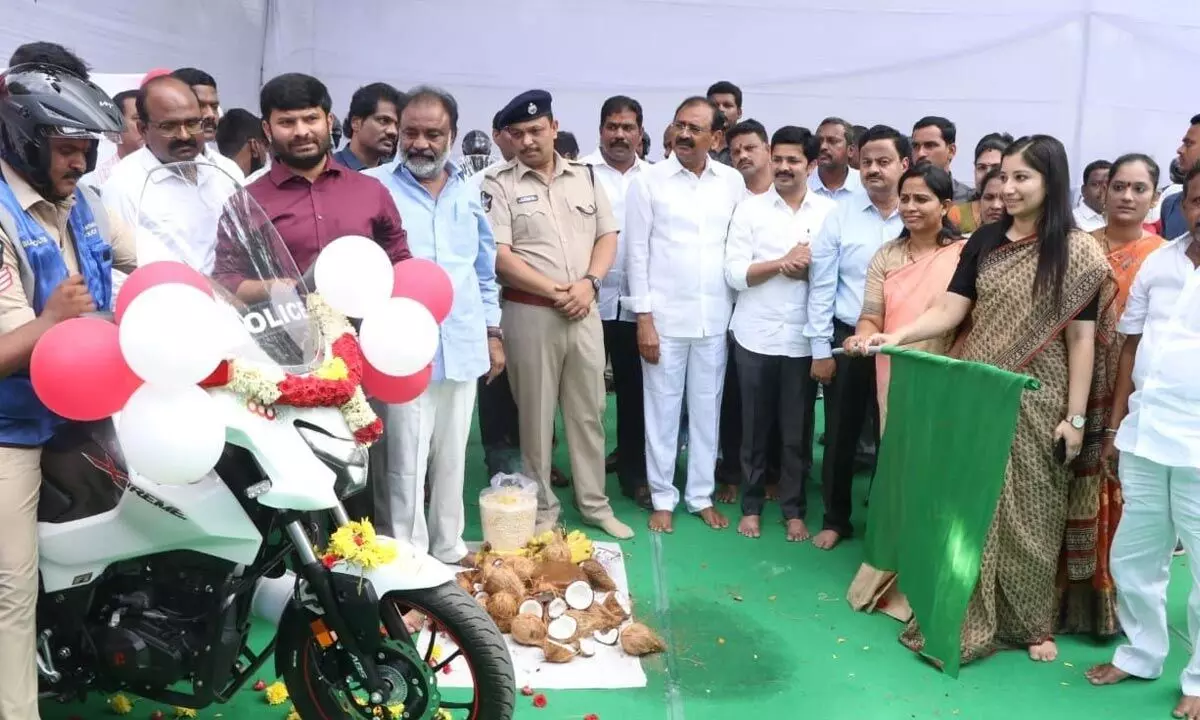 Municipal Commissioner Anupama Anjali flagging off the new bikes at the Municipal Office in Tirupati on Saturday. MLA B Karunakar Reddy, MP M Gurumoorthy, SP P Parameswar Reddy and Mayor Sirisha are also seen.