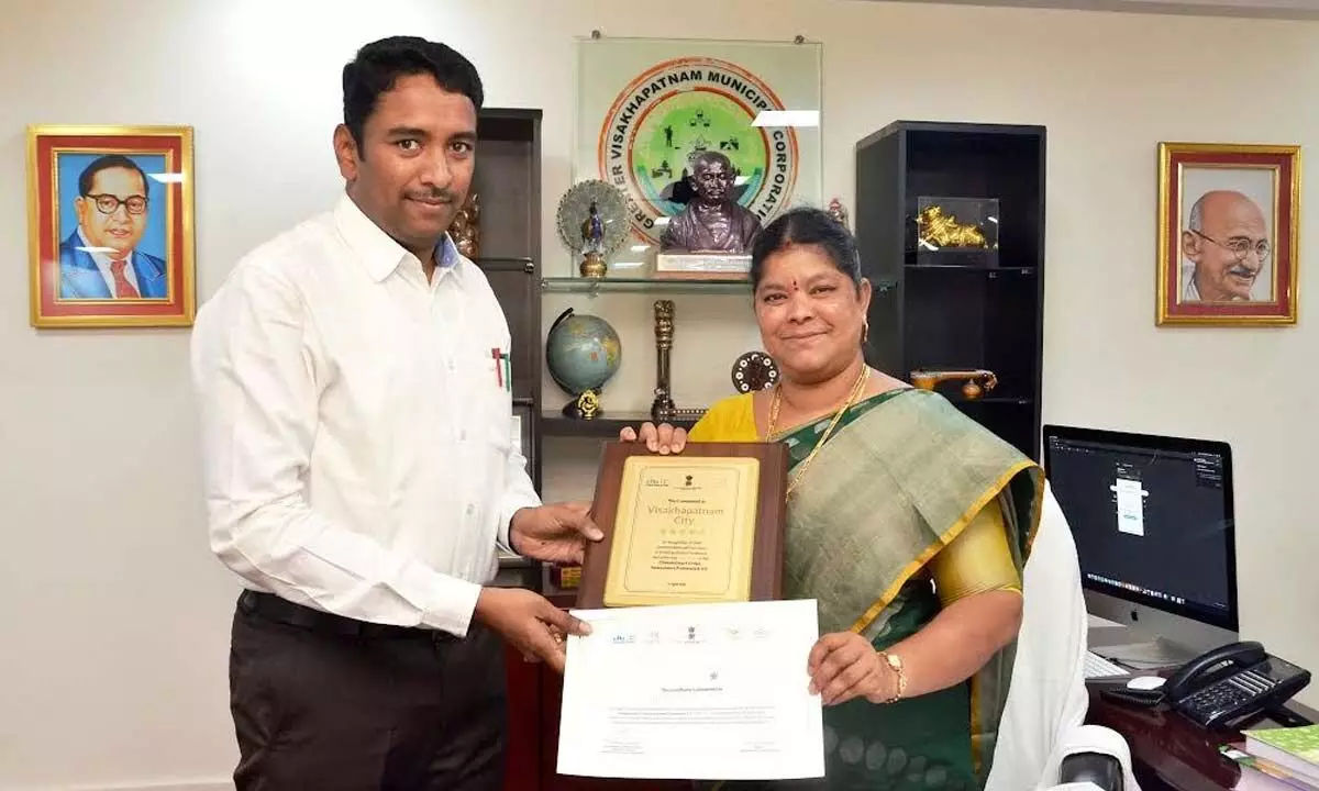 GVMC Commissioner G Lakshmisha sharing the four-star rating certificate and memento with Mayor G Hari Venkata Kumari in Visakhapatnam on Saturday
