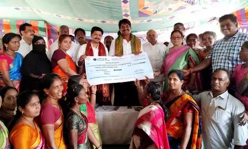 MP M Gurumoorthy and MLA Biyyapu Madhusudhan Reddy handing over the Sunna Vaddi scheme cheque to the SHG beneficiaries at a function in Srikalahasti on Saturday.