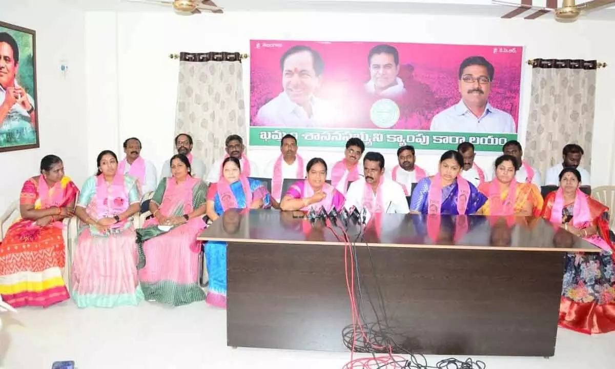TRS Kamma leaders leap to Ajays defence