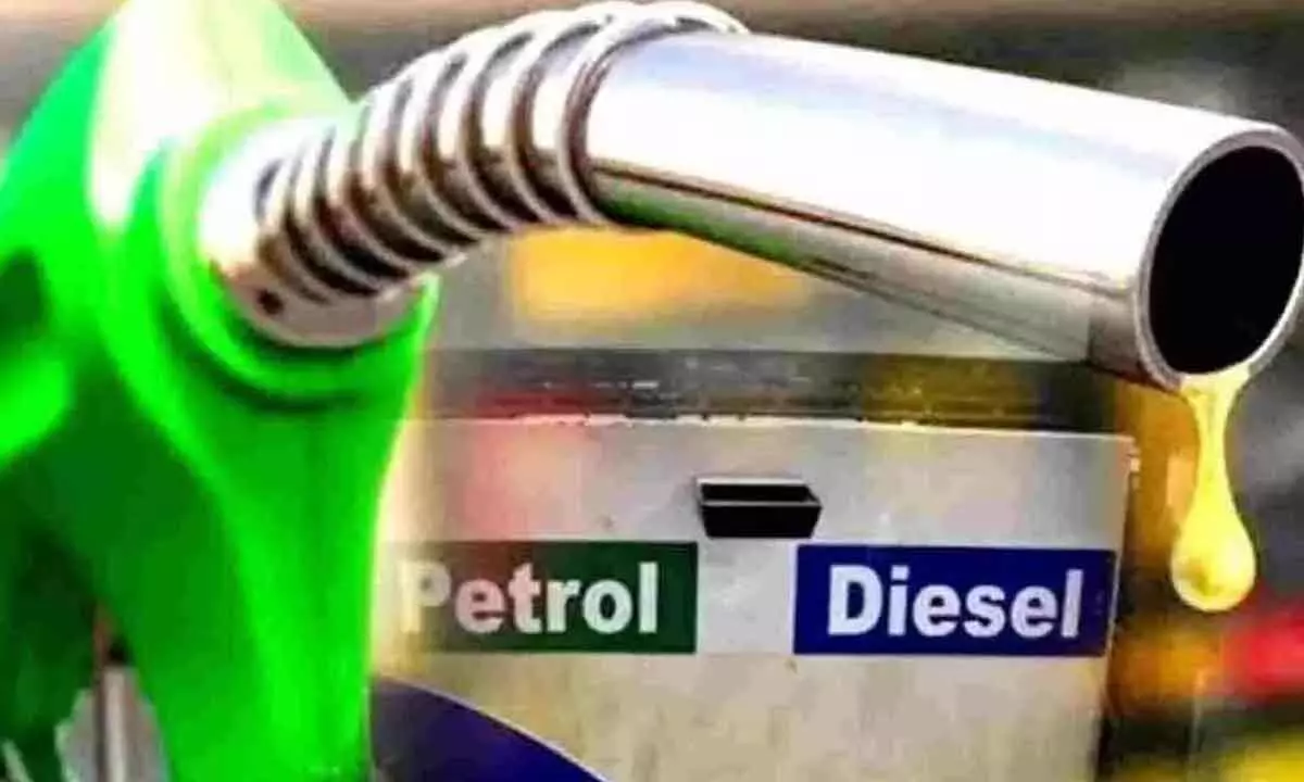 Petrol and diesel prices today in Hyderabad, Delhi, Chennai, Mumbai - 25 April 2022