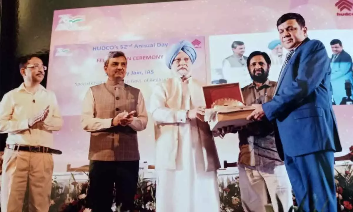 Special Chief Secretary Ajay Jain receiving the award from Union Minister for Housing and Urban Affairs Hardeep Singh Puri at a programme in New Delhi on Monday