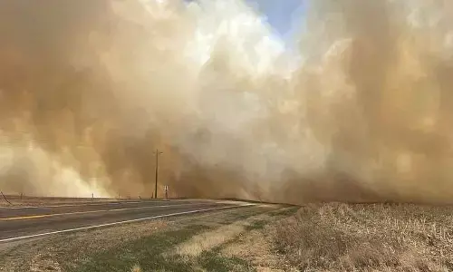 Nebraska wildfires kill ex-fire chief, hurt 15 firefighters