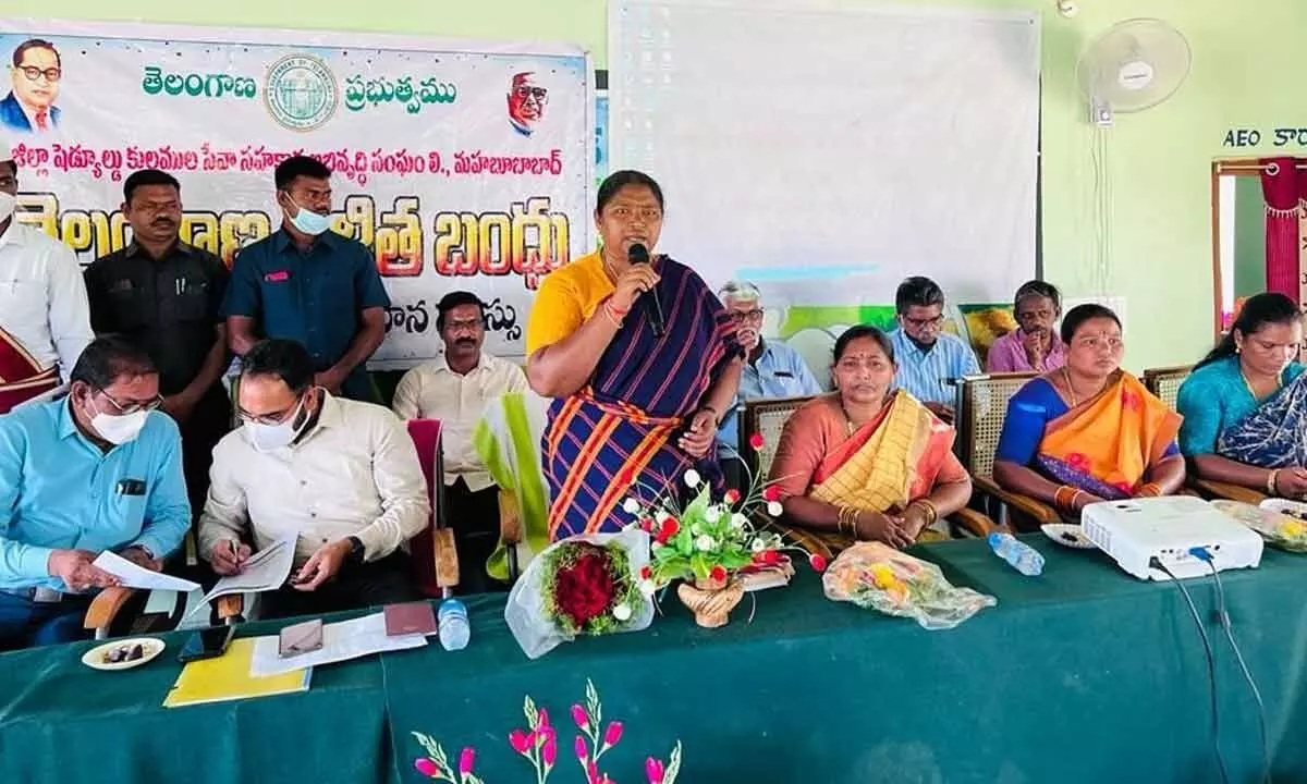 Mulugu MLA Seethakka speaking at the Dalit Bandhu beneficiaries’ awareness programme at Kothaguda mandal headquarters in Mahabubabad district on Wednesday