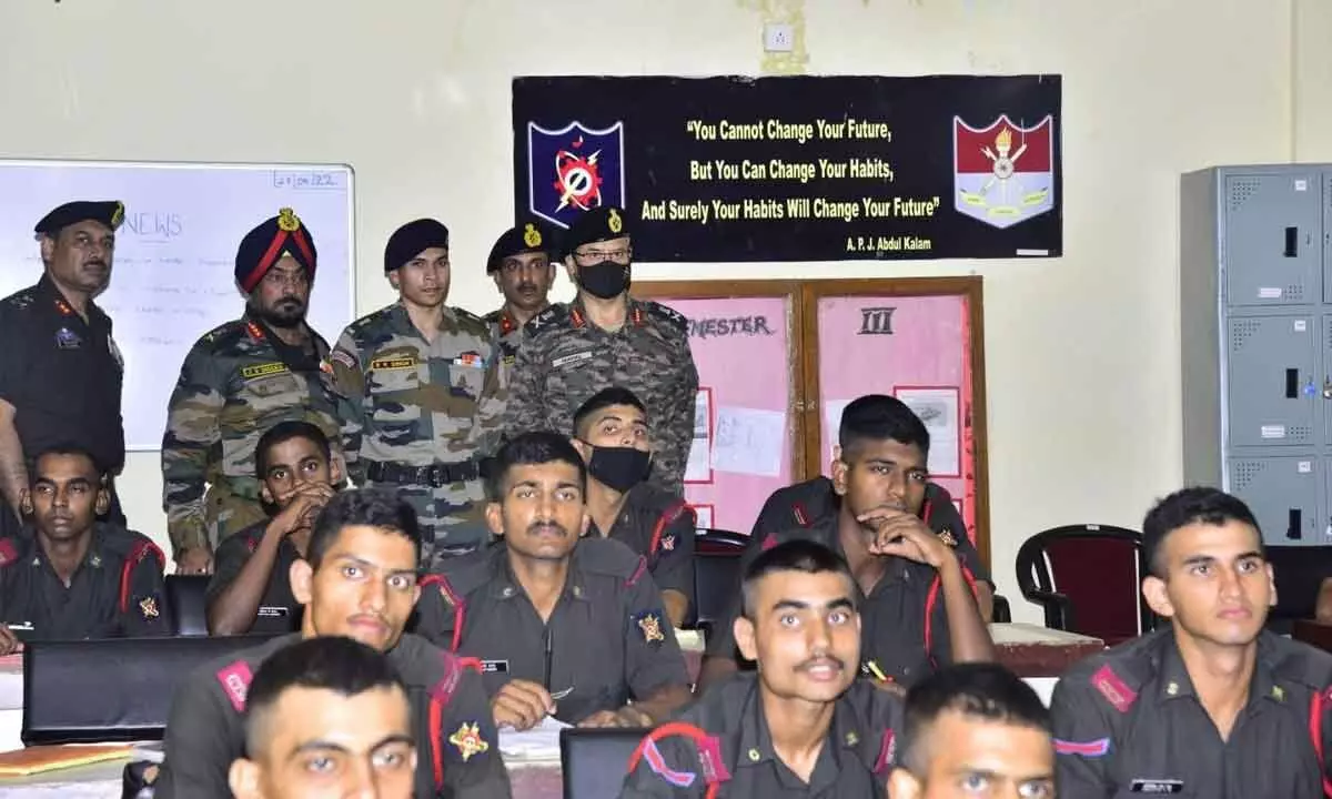 Hyderabad: Lt Gen Surinder Singh visits MCEME