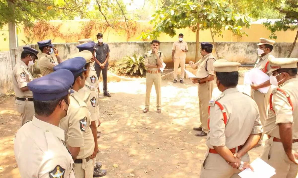 East Godavari District Superintendent of Police Aiswarya Rastogi inspecting CCS police station in Rajamahendravaram on Wednesday