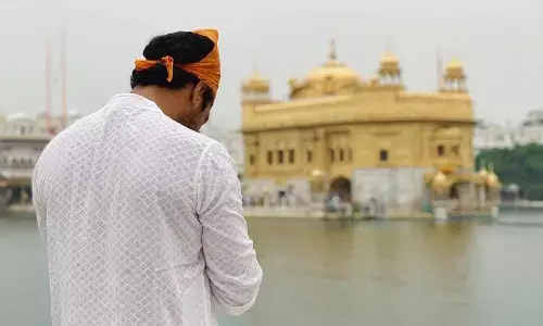 Vicky Kaushal Seeks Blessings At Gurudwara After Winning Big At IIFA Technical Awards 2022