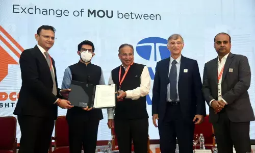 Maharashtra Govt. & NAREDCO Collaborate To Set Up 5000 EV Charging Stations in Mumbai