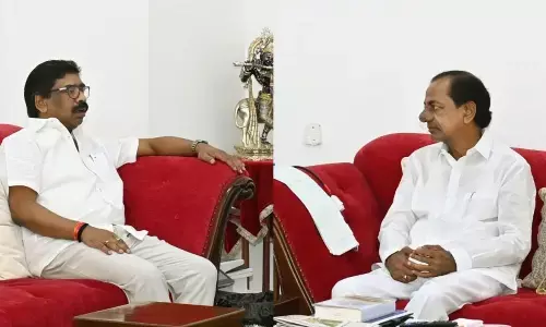 KCR, Hemanth Soren meet over dinner at Pragati Bhavan