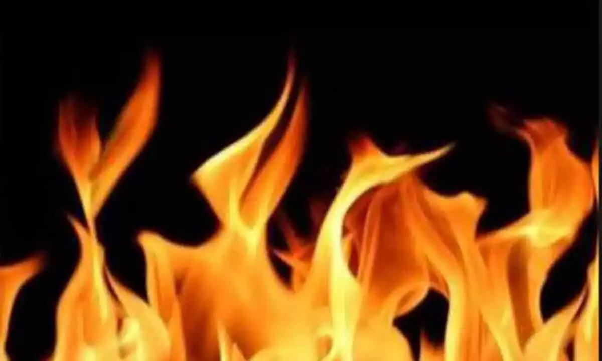 40 huts gutted in fire