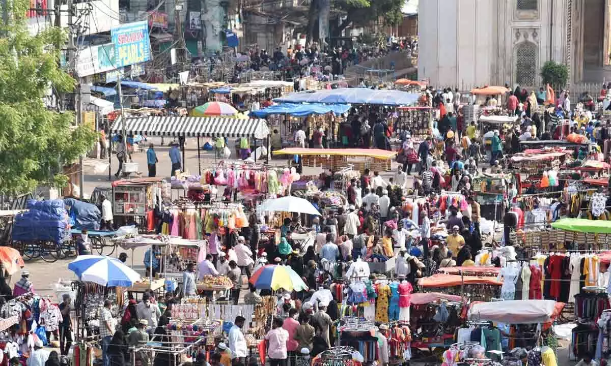 On last days of Ramzan, festive shopping gains momentum