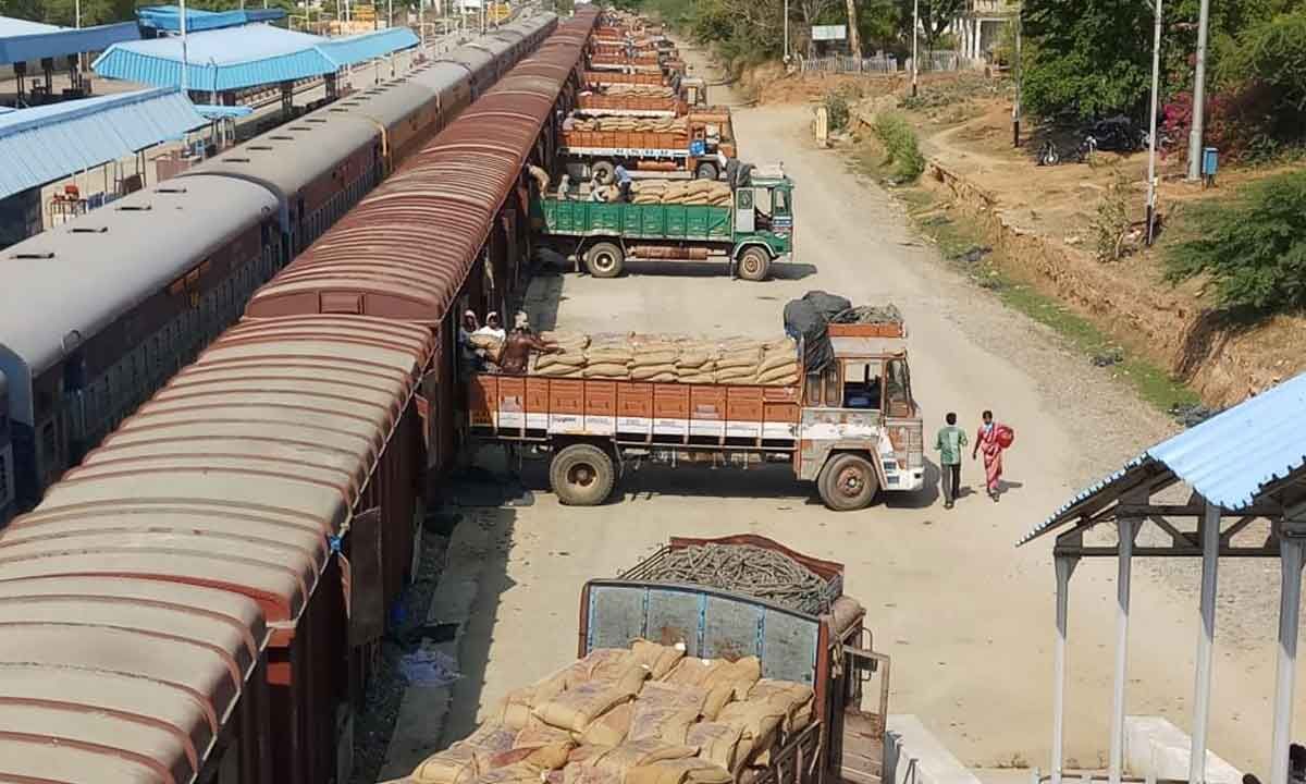 indian-railways-registers-record-in-freight-loading