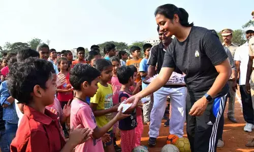 Prakasam SP Malika Garg giving refreshments to the children after inaugurating Summer Sports and Games Camp in Ongole on Monday